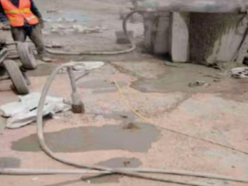 原阳水泥混凝土路面板底注浆技术 路面脱空注浆整治方案