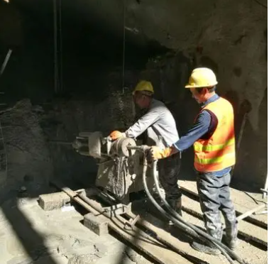 原阳水下抗分散灌浆料特点 水下不分散注浆料介绍